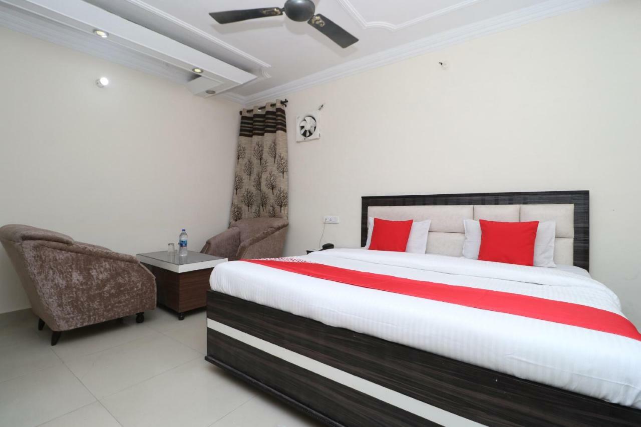 Oyo 37721 Hotel Kings Pathānkot Dış mekan fotoğraf